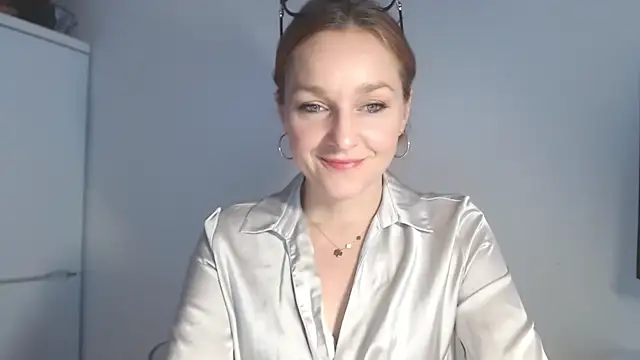 Snapshot of AliciaDesire chatting on February 17, 7:05 am AliciaDesire online show from February 17, 7:05 am