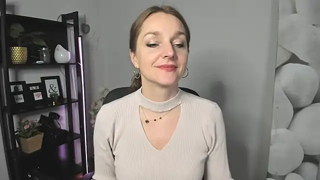 Snapshot of AliciaDesire chatting on February 23, 2:03 pm AliciaDesire online show from February 23, 2:03 pm