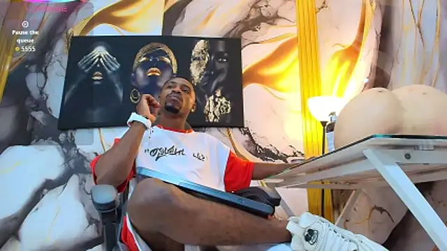 Snapshot of Thomas_shelbys chatting on February 28, 3:29 am Thomas shelbys online show from February 28, 3:29 am