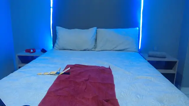 Juicyasss35xx online show from January 6, 8:07 pm