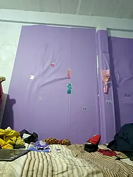 Lunababymylove online show from December 18, 6:32 am