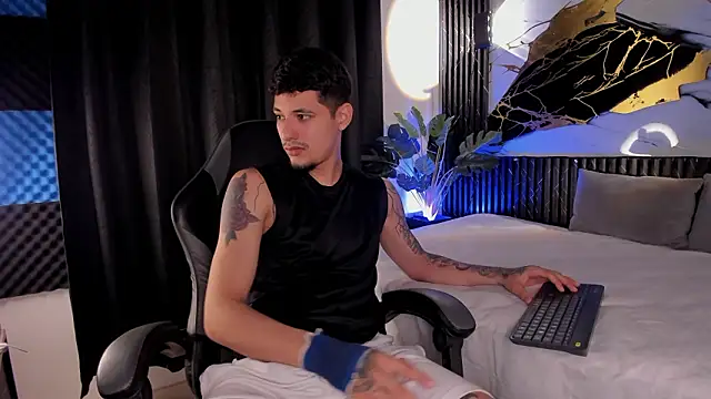 kyle smithxx online show from February 7, 4:05 am