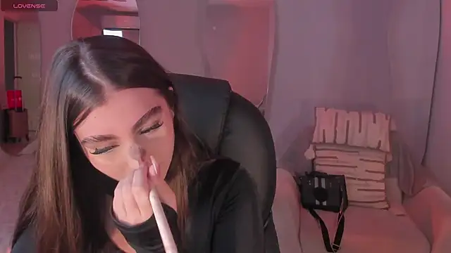 DolcieElliot online show from February 18, 12:28 pm