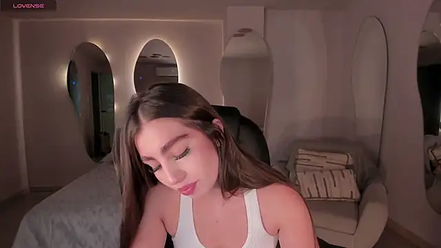 DolcieElliot online show from February 20, 12:15 pm