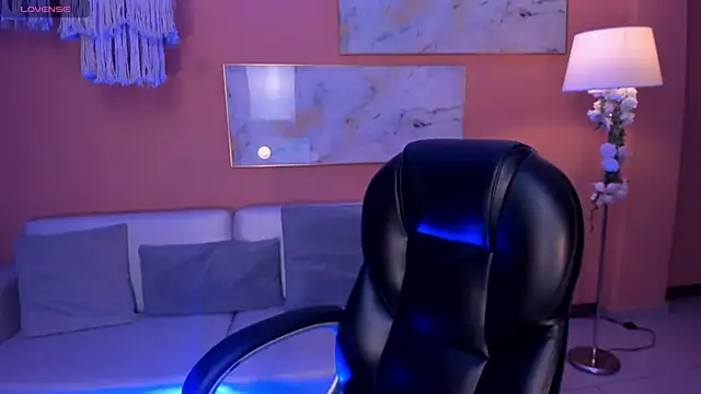 DolcieElliot online show from March 12, 8:41 pm