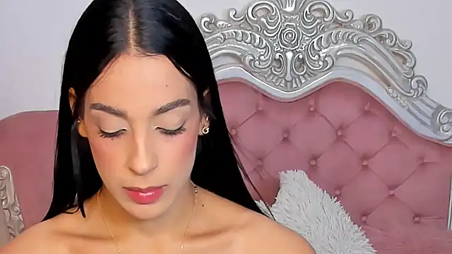 Snapshot of AngelineConnor chatting on February 13, 1:40 am AngelineConnor online show from February 13, 1:40 am