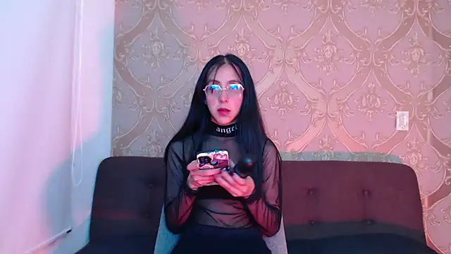 Snapshot of ling_ling24 chatting on January 8, 3:19 am ling ling24 online show from January 8, 3:19 am