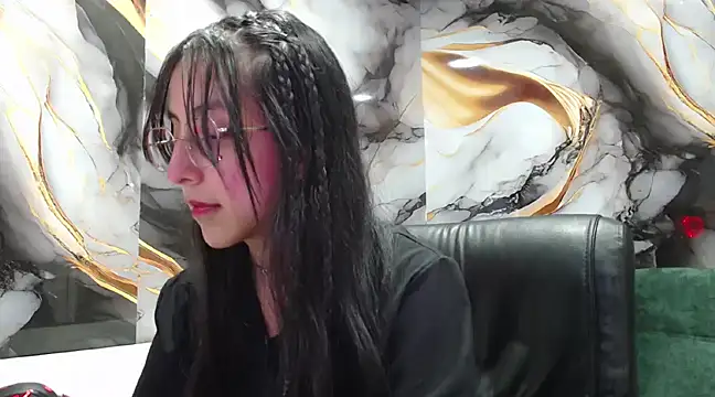 Snapshot of ling_ling24 chatting on February 6, 9:53 am ling ling24 online show from February 6, 9:53 am