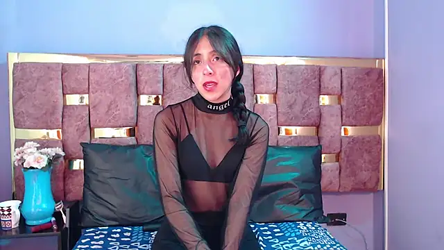 Snapshot of ling_ling24 chatting on February 19, 6:00 am ling ling24 online show from February 19, 6:00 am