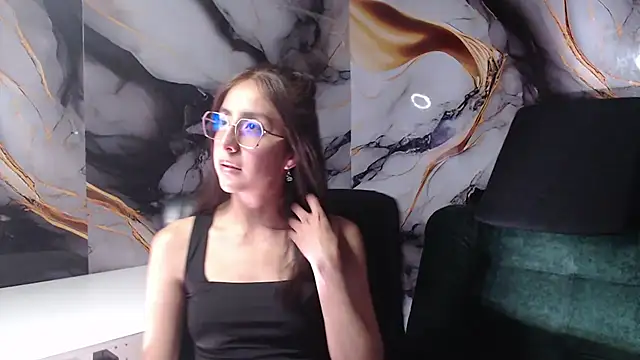 Snapshot of ling_ling24 chatting on March 14, 3:59 am ling ling24 online show from March 14, 3:59 am