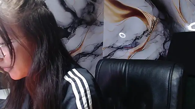 Snapshot of ling_ling24 chatting on March 14, 7:04 am ling ling24 online show from March 14, 7:04 am