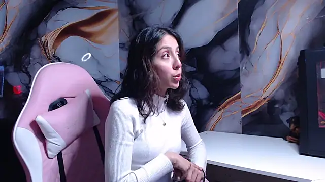 Snapshot of ling_ling24 chatting on October 2, 10:55 am ling ling24 online show from October 2, 10:55 am