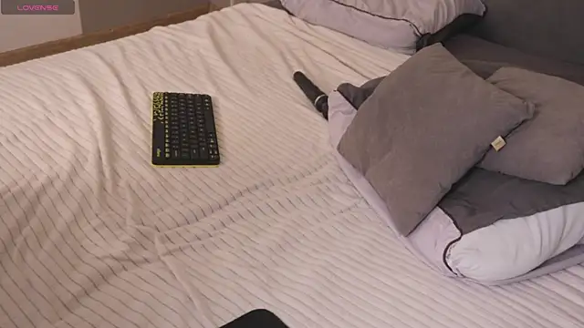 Victoria Thomsons1 online show from April 16, 2:40 pm