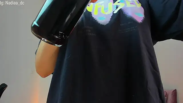 Nadiaa  online show from December 12, 2:59 am