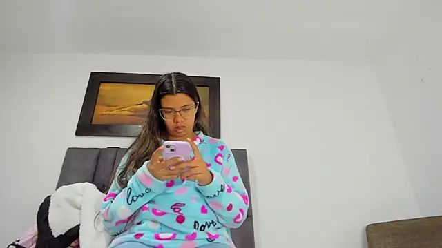 Snapshot of Vahiolet_smith chatting on February 6, 12:15 am Vahiolet smith online show from February 6, 12:15 am