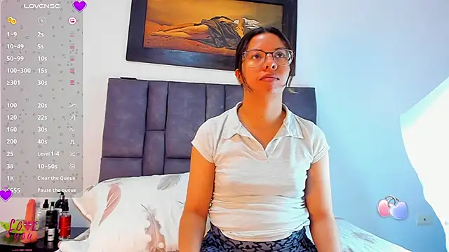 Snapshot of Vahiolet_smith chatting on February 13, 3:24 am Vahiolet smith online show from February 13, 3:24 am