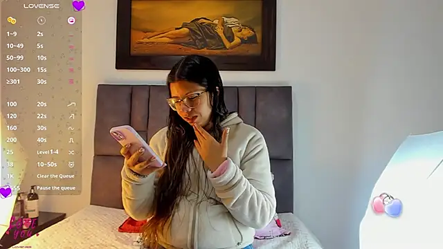 Snapshot of Vahiolet_smith chatting on February 18, 3:24 am Vahiolet smith online show from February 18, 3:24 am