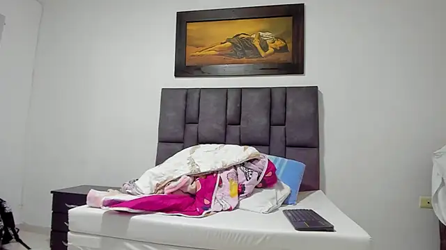 Snapshot of Vahiolet_smith chatting on February 25, 3:16 am Vahiolet smith online show from February 25, 3:16 am