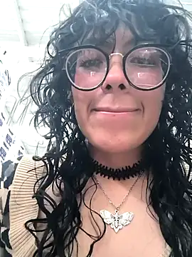 Snapshot of Fun_Everywhere chatting on January 2, 5:18 pm Fun Everywhere online show from January 2, 5:18 pm