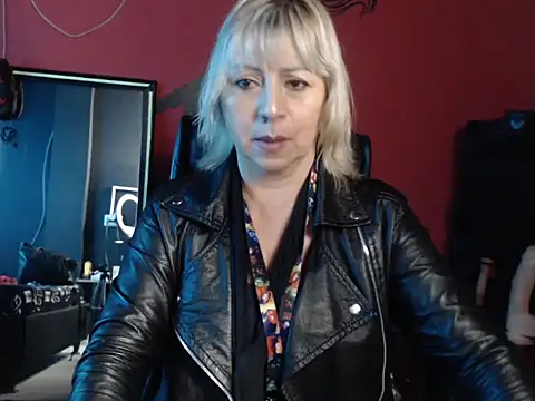 KLOE PIELL online show from February 25, 9:35 pm