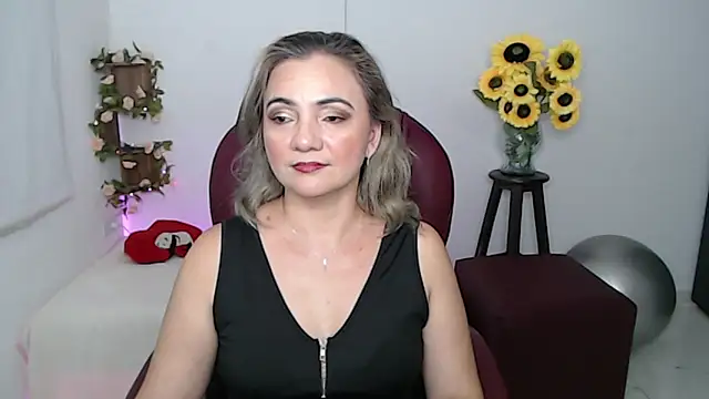 Snapshot of Ghada_milf chatting on March 12, 11:22 pm Ghada milf online show from March 12, 11:22 pm
