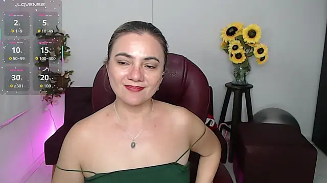 Snapshot of Ghada_milf chatting on April 5, 11:13 pm Ghada milf online show from April 5, 11:13 pm