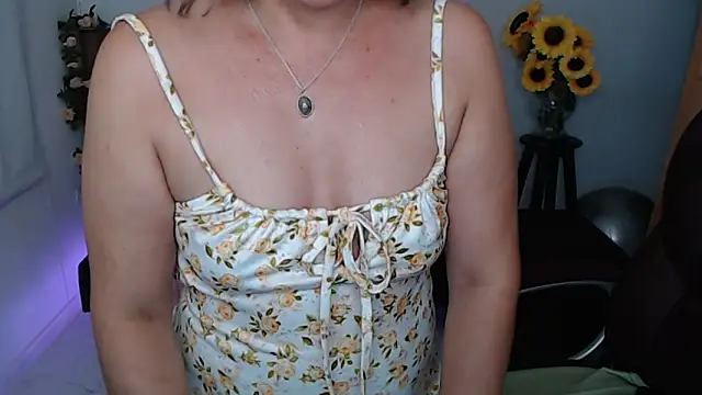 Snapshot of Ghada_milf chatting on May 15, 11:45 pm Ghada milf online show from May 15, 11:45 pm