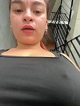 Snapshot of MiaLujan_ chatting on February 9, 12:30 pm MiaLujan  online show from February 9, 12:30 pm