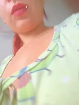 Snapshot of MiaLujan_ chatting on February 10, 11:46 am MiaLujan  online show from February 10, 11:46 am