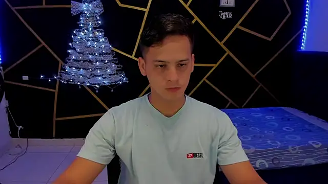 Snapshot of JANER_03 chatting on December 5, 10:45 pm JANER 03 online show from December 5, 10:45 pm