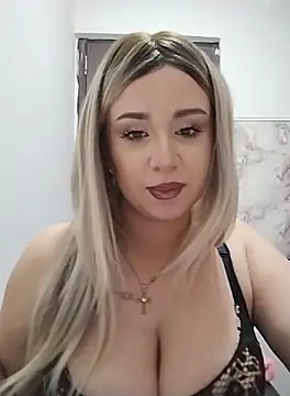 Snapshot of AdelinaJude chatting on September 28, 7:19 pm AdelinaJude online show from September 28, 7:19 pm
