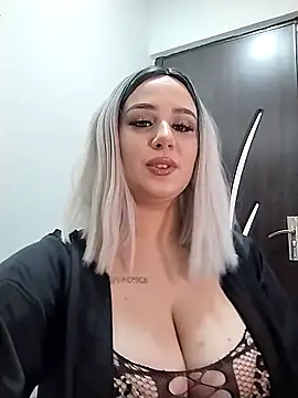 AdelinaJude online show from February 6, 10:13 pm