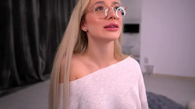 Snapshot of KylieJoyce chatting on January 10, 9:30 pm KylieJoyce online show from January 10, 9:30 pm