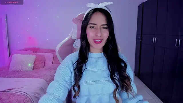 Tinylottie online show from December 19, 5:31 pm