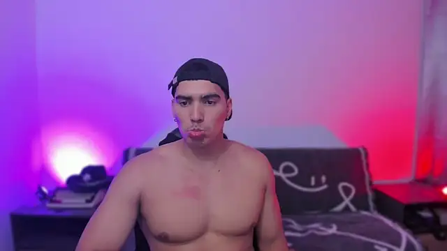 JamesGraay online show from April 27, 11:58 pm