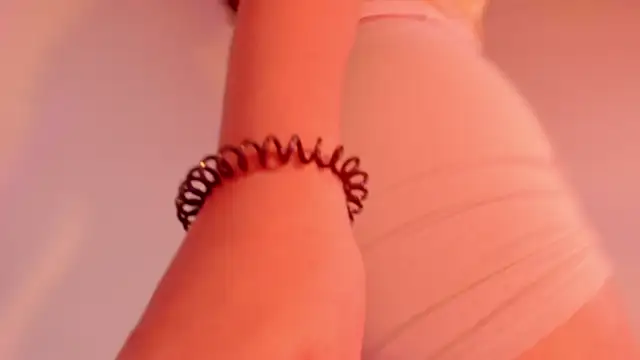 HarleyRedd online show from December 19, 5:51 am