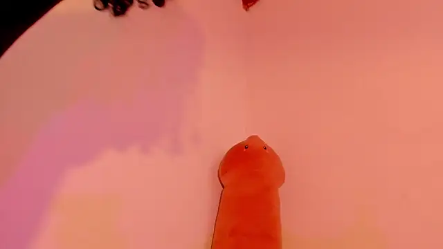 HarleyRedd online show from February 14, 12:57 pm