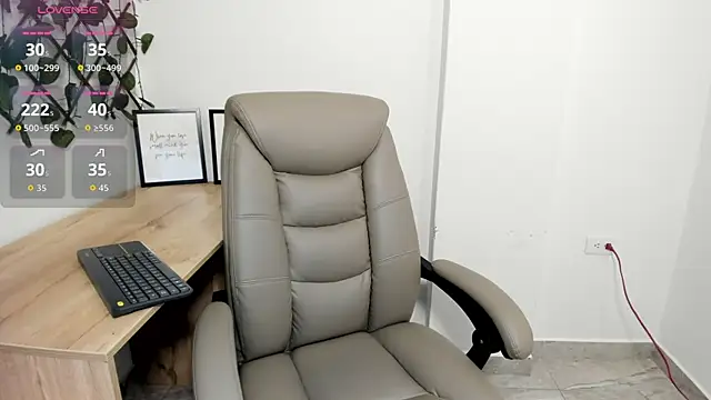 Madeleine  w online show from November 4, 12:32 am