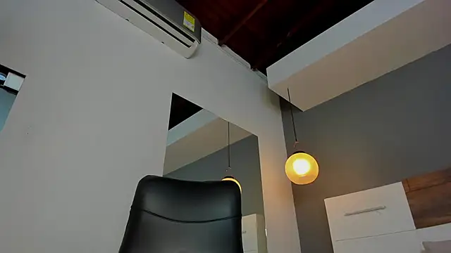 Snapshot of andymiller_ chatting on January 17, 3:32 pm andymiller online show from January 17, 3:32 pm