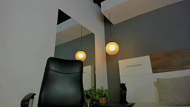 Snapshot of andymiller_ chatting on January 18, 2:44 pm andymiller online show from January 18, 2:44 pm