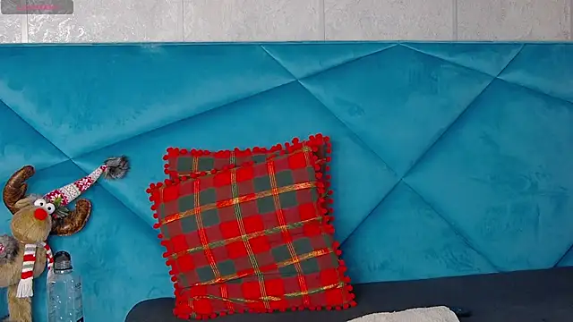 AlyseReuse online show from February 12, 9:11 pm