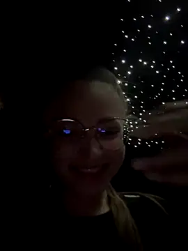 AlyseReuse online show from October 16, 4:19 pm