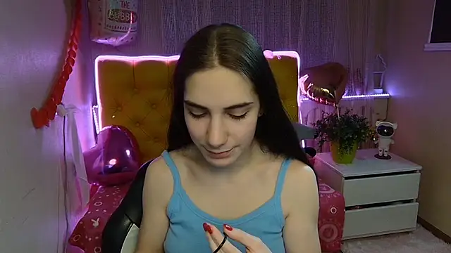 Snapshot of NikaStark_ chatting on February 12, 1:30 am NikaStark online show from February 12, 1:30 am