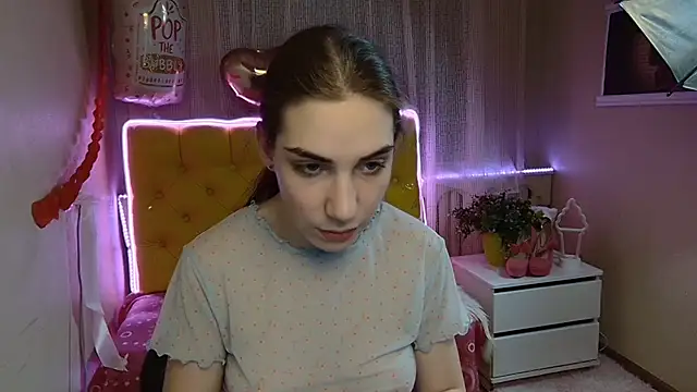 Snapshot of NikaStark_ chatting on March 4, 7:32 pm NikaStark online show from March 4, 7:32 pm