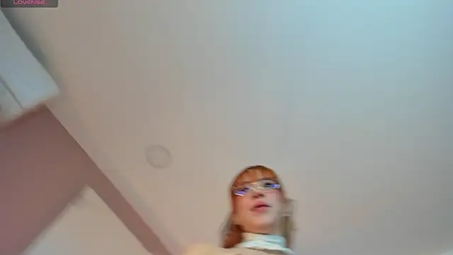 sweeet peach online show from January 27, 12:01 am