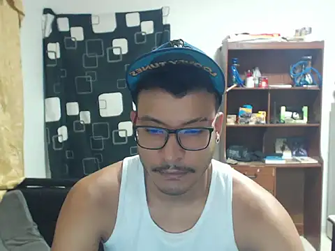 Snapshot of CharlesLeeRay chatting on October 17, 2:59 am CharlesLeeRay online show from October 17, 2:59 am