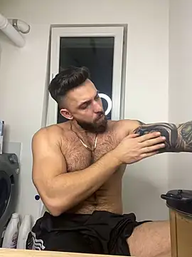 Snapshot of LoveIsBlind_ chatting on December 26, 9:37 pm LoveIsBlind  online show from December 26, 9:37 pm