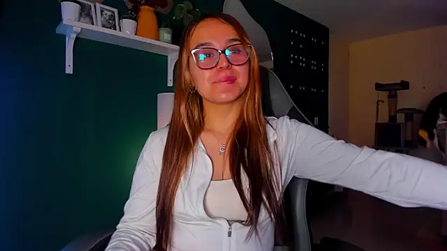 Snapshot of evy_orange1 chatting on July 2, 3:06 am evy orange1 online show from July 2, 3:06 am