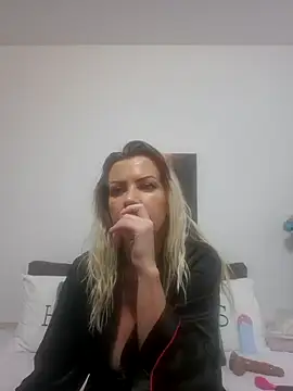 Snapshot of MiaDoll69 chatting on September 27, 5:51 pm MiaDoll69 online show from September 27, 5:51 pm