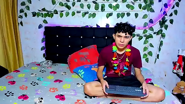 Alexander and Xiao online show from December 31, 2:51 am